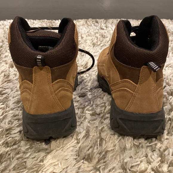 Cherokee brown hiking boot. Size 5 - Picture 4 of 11